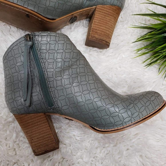 Fossils Leather Blue Chunk Heel Ankle Bootie 8.5 - Picture 7 of 14